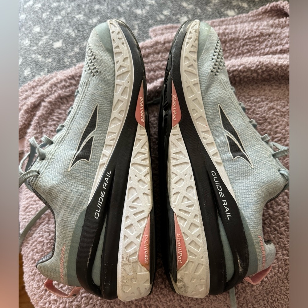 Altra Paradigm 4.5 Women’s running shoe size 10